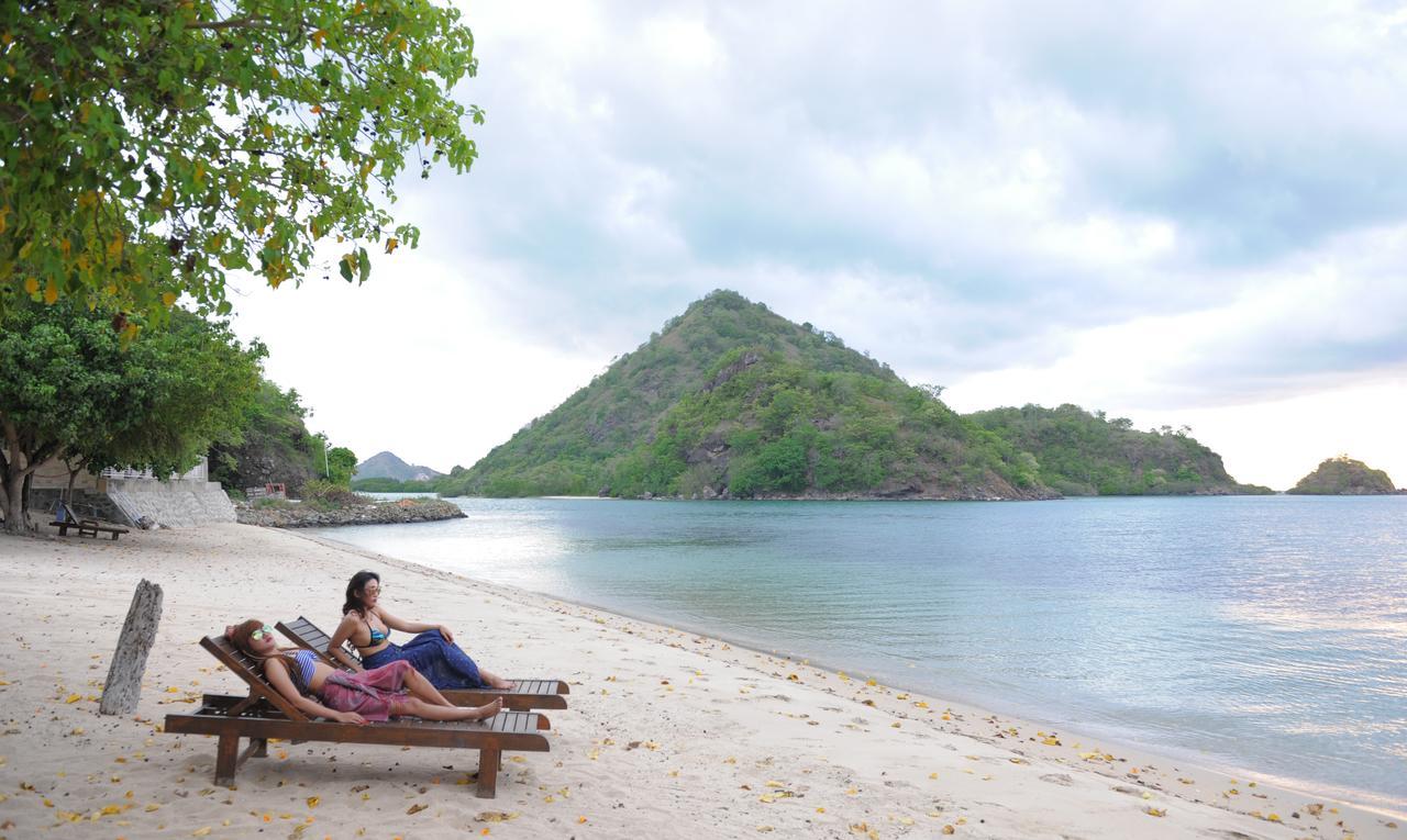 Sylvia Beach Villa Labuan Bajo Exterior photo