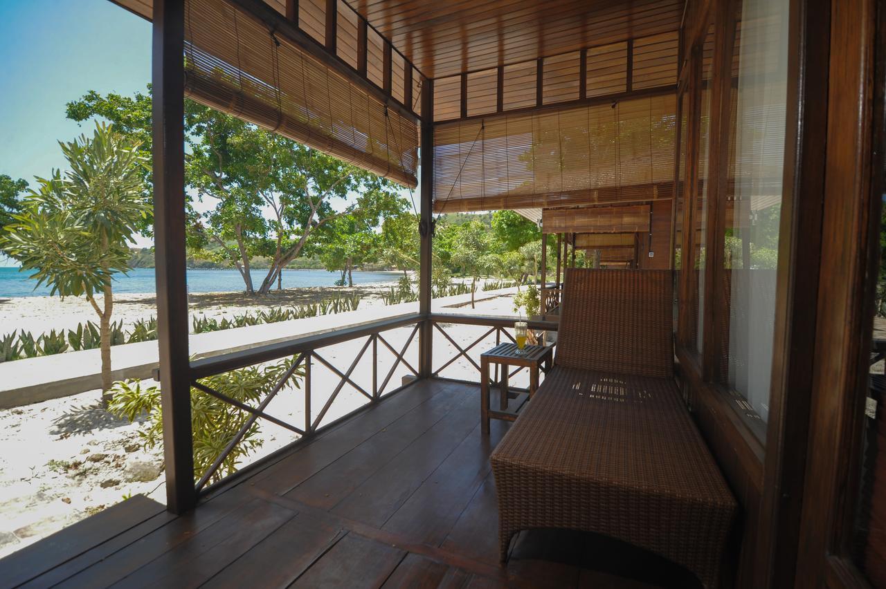 Sylvia Beach Villa Labuan Bajo Exterior photo